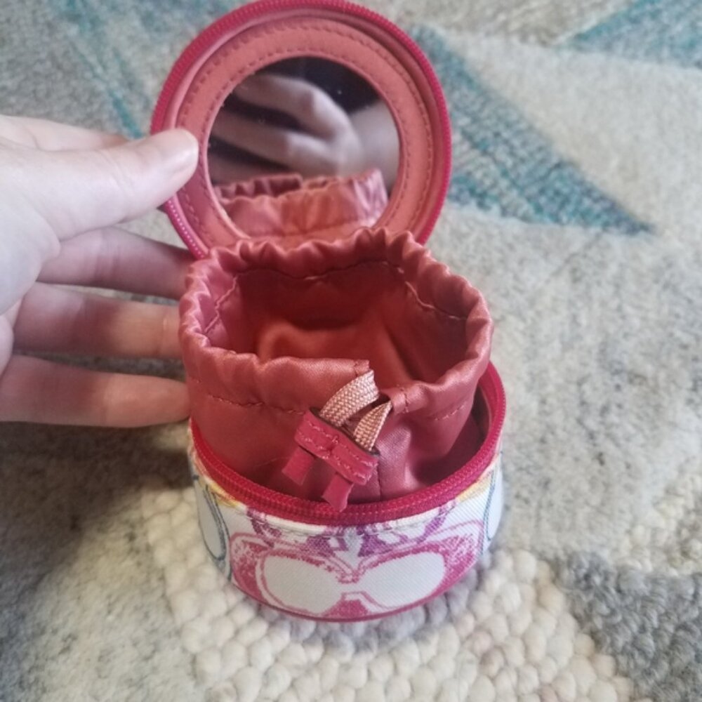 🧳 Coach Scribble Signature Round Travel Jewelry Case - Picture 2 of 6